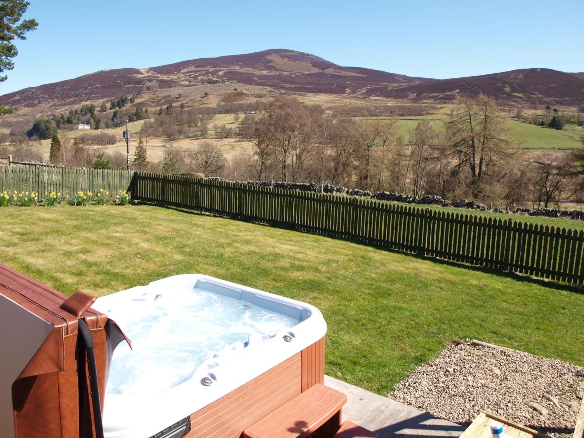 Dalnoid Cottages & Treehouses Nr Glenshee Kültér fotó